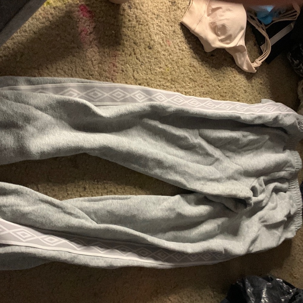 grey sweatpants